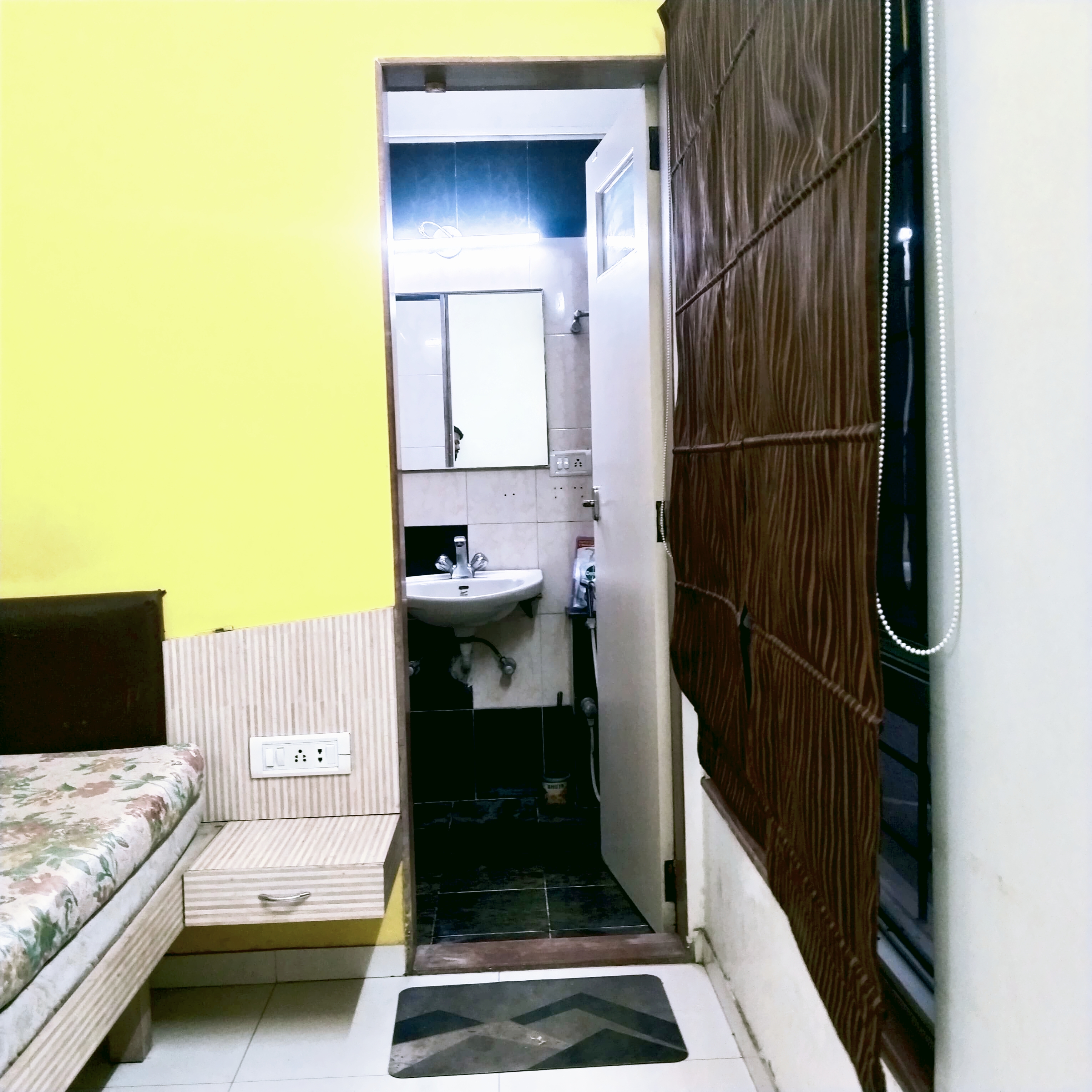 Earth House - Aundh (Spacecraft)