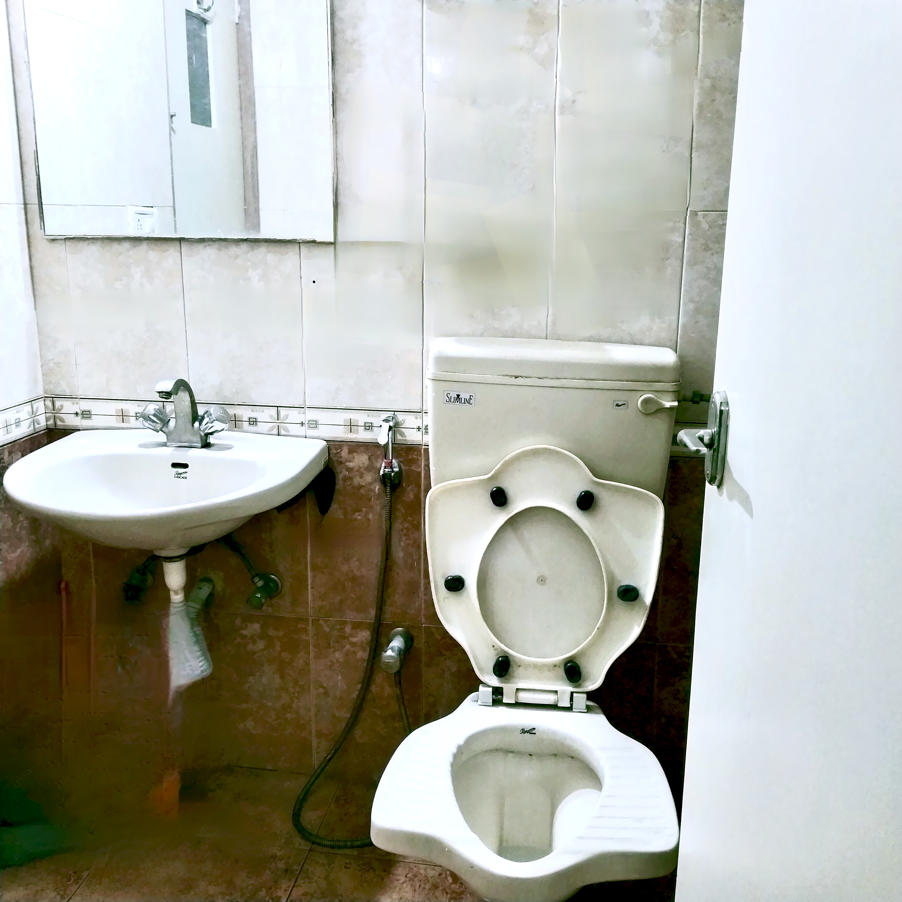 Earth House - Aundh (Spacecraft)